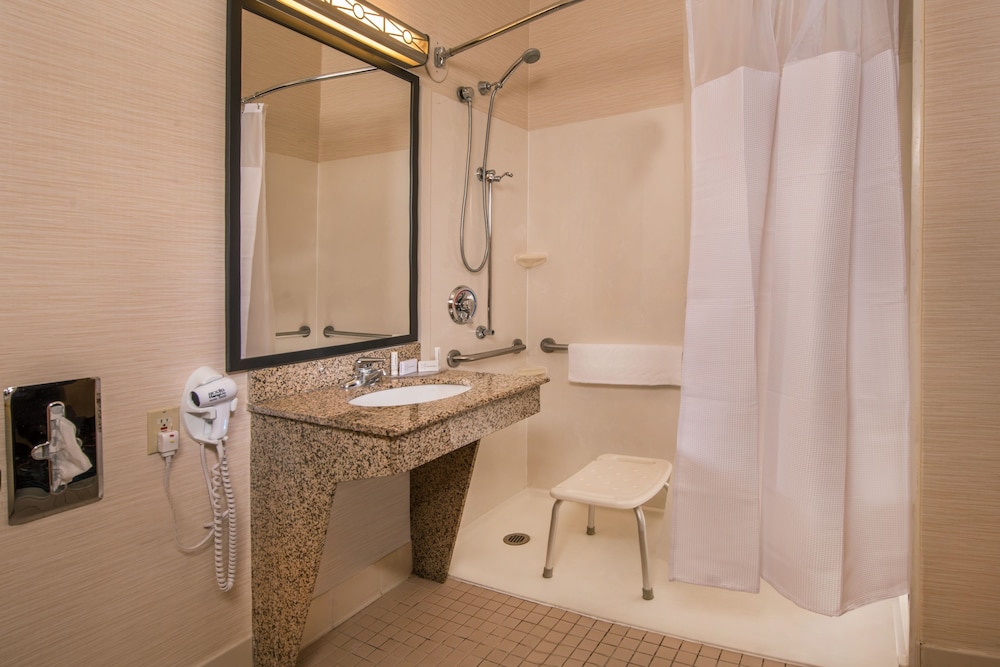 Room, 2 Queen Beds (Hearing Accessible) - Photo 4