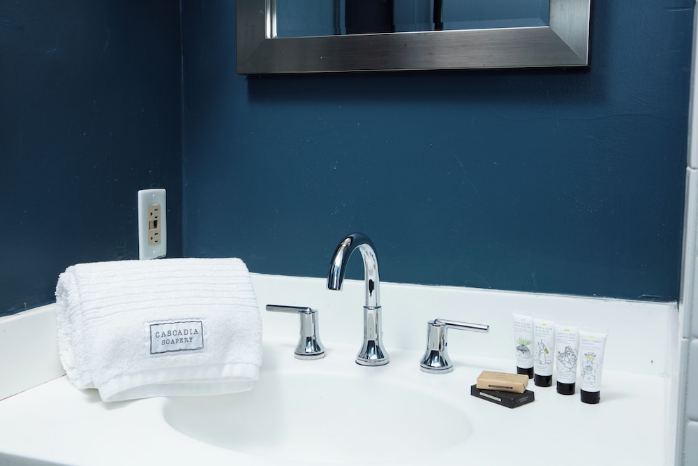 Junior Suite, 1 King Bed, Mobility Accessible photo 2