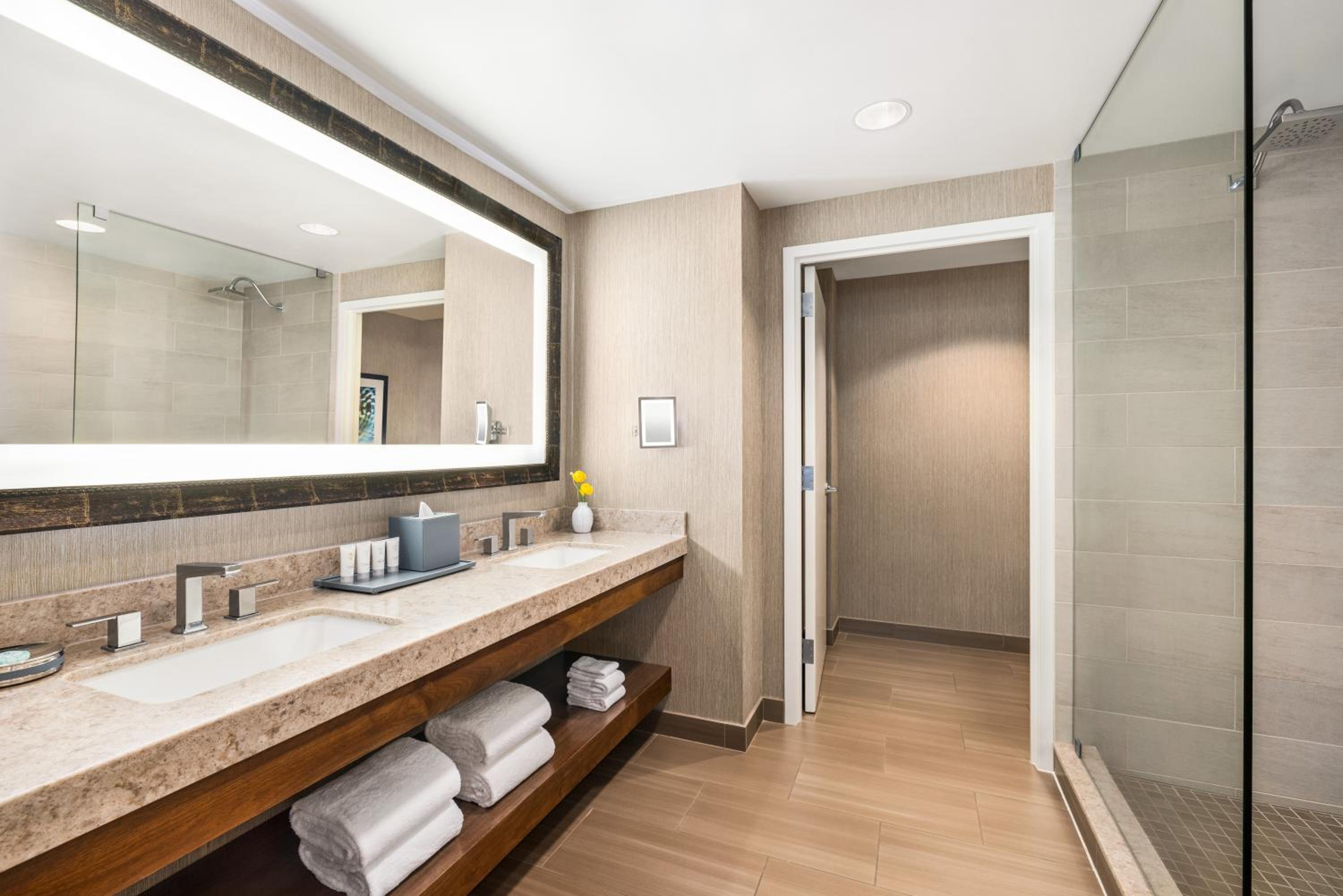 King Room with Private Access - Photo 3