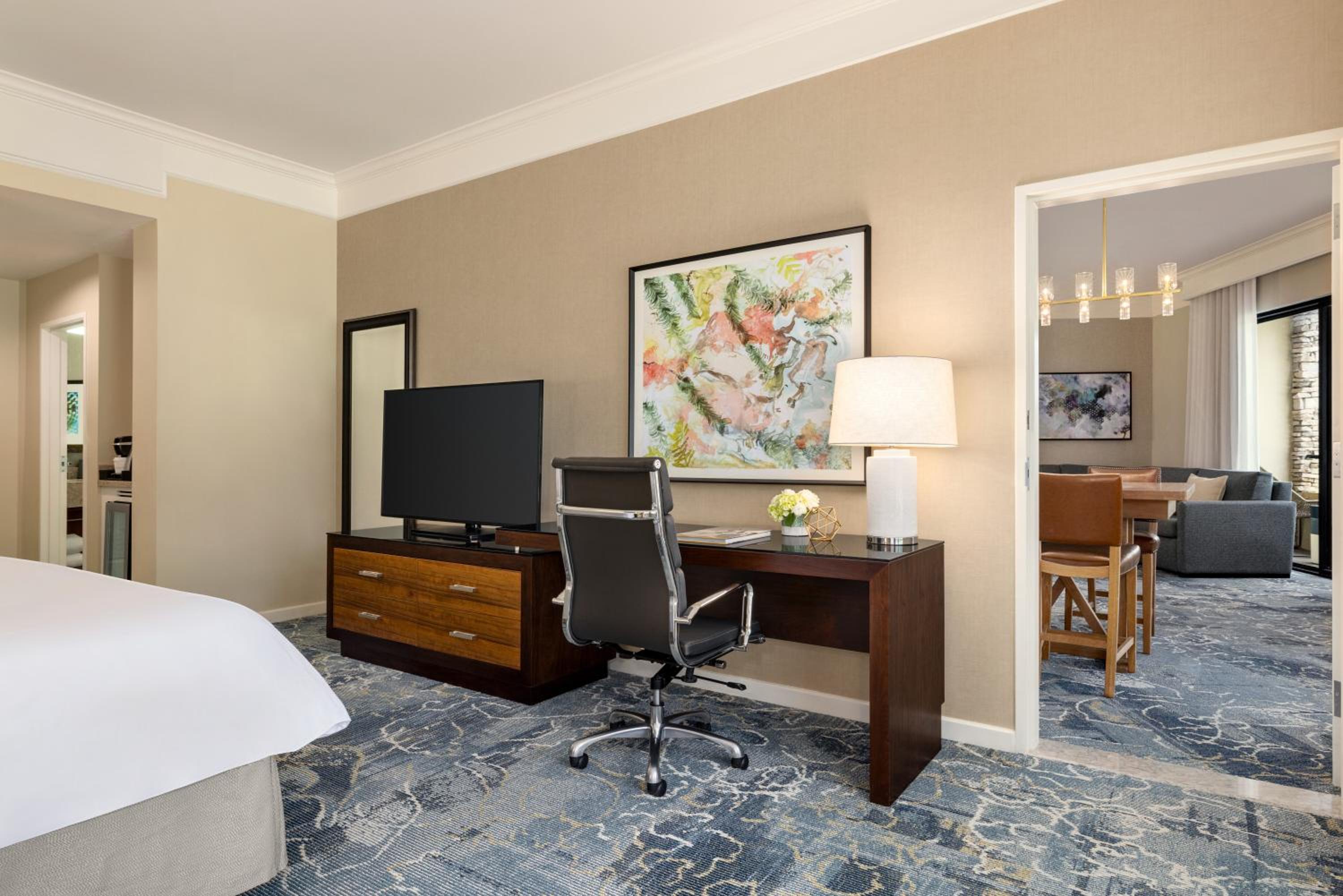 One-Bedroom King Suite with Private Access - Photo 4
