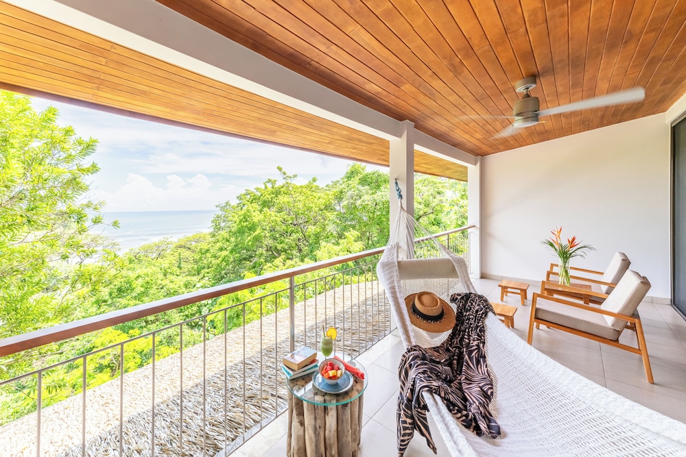 Suite (Panorama, One King Bed)