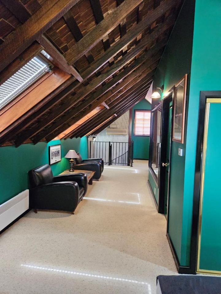 Apartment - Split Level photo 3