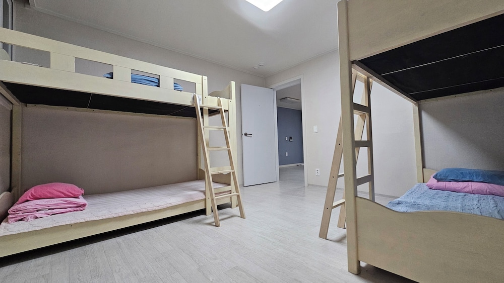 Shared Dormitory, Men only, Non Smoking photo 3