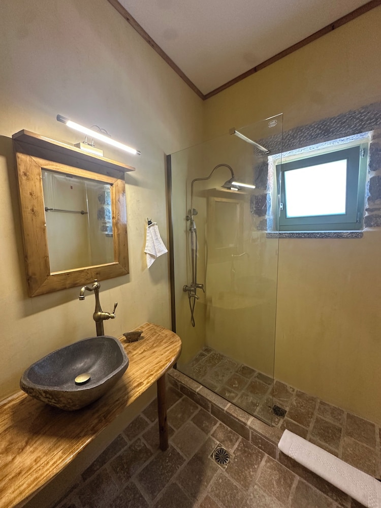 Elite Quadruple Room, Beach View photo 3