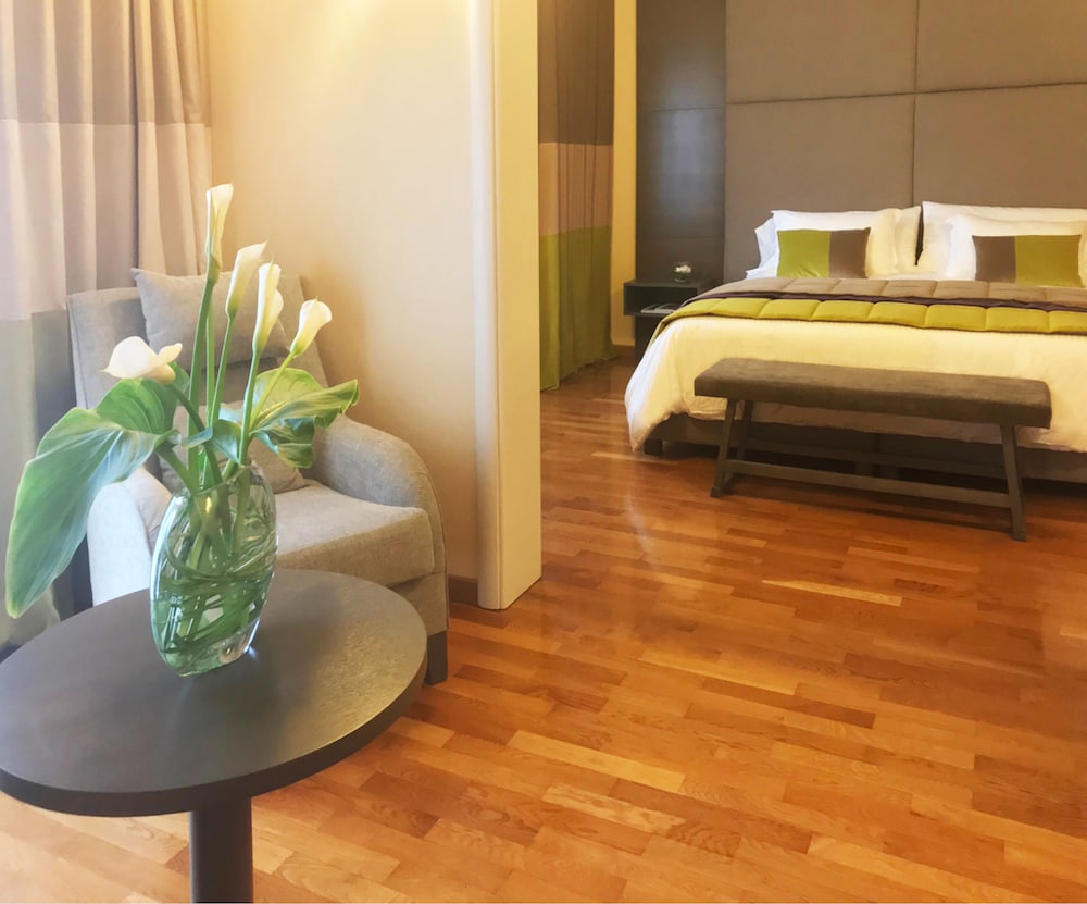 Suite, Balcony