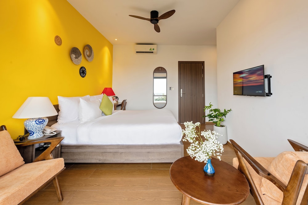 Junior Suite Village View - Photo 3