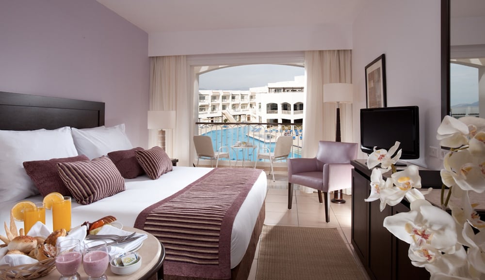 Superior Twin Room, Pool View - Photo 1