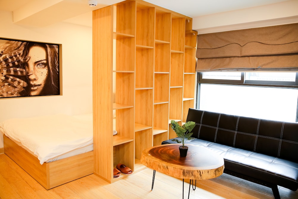 Deluxe Studio