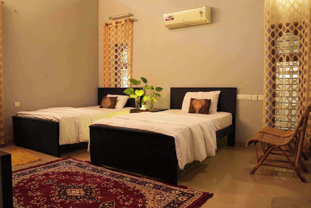 Deluxe Room, Multiple Beds, Non Smoking, Private Bathroom photo 2