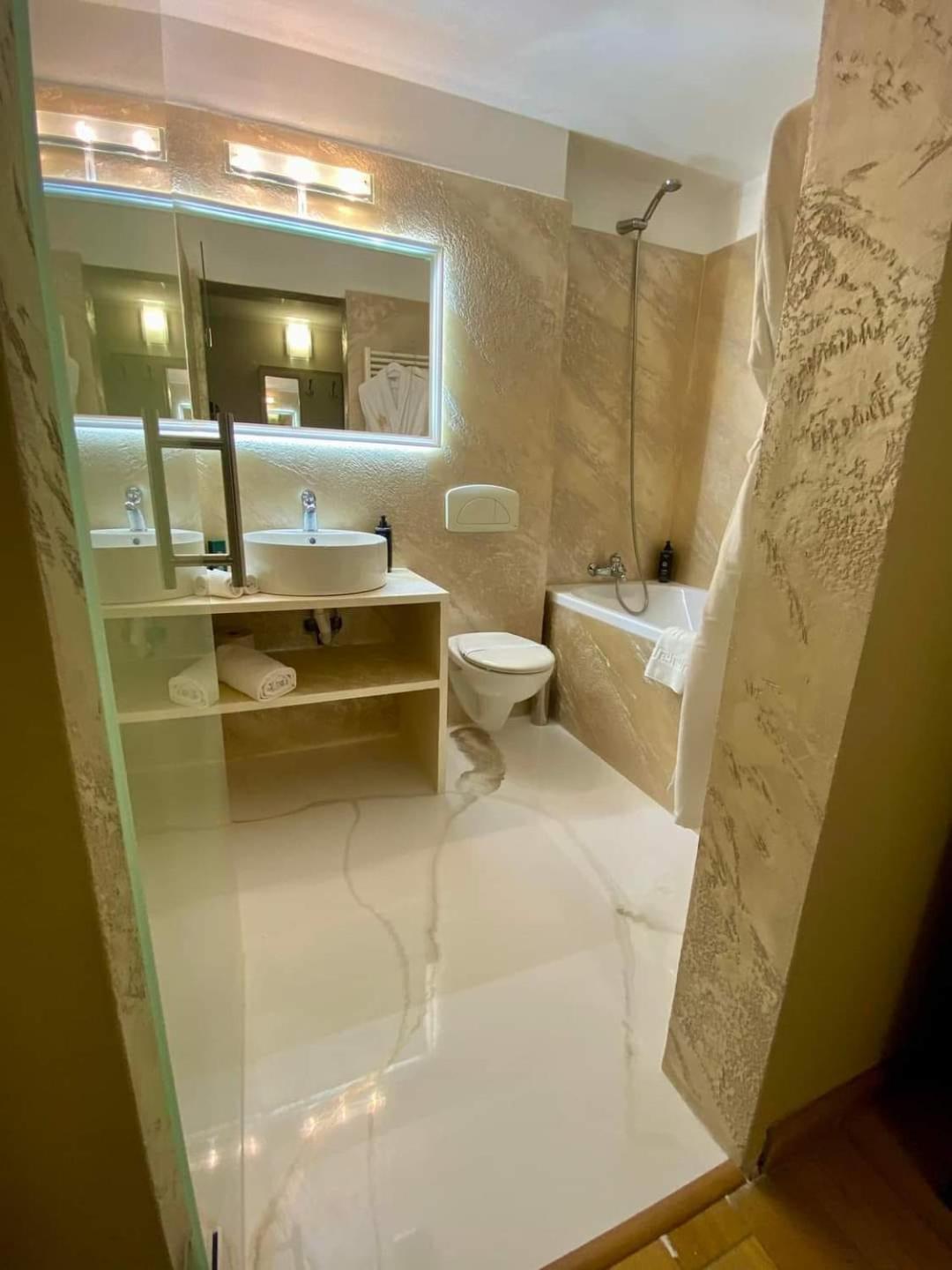 Double or Twin Room with Spa Access - Photo 3