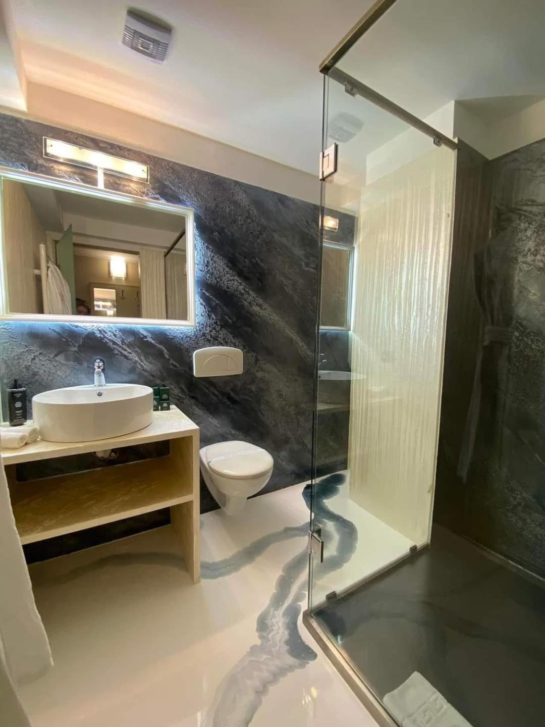 Double or Twin Room with Spa Access - Photo 4