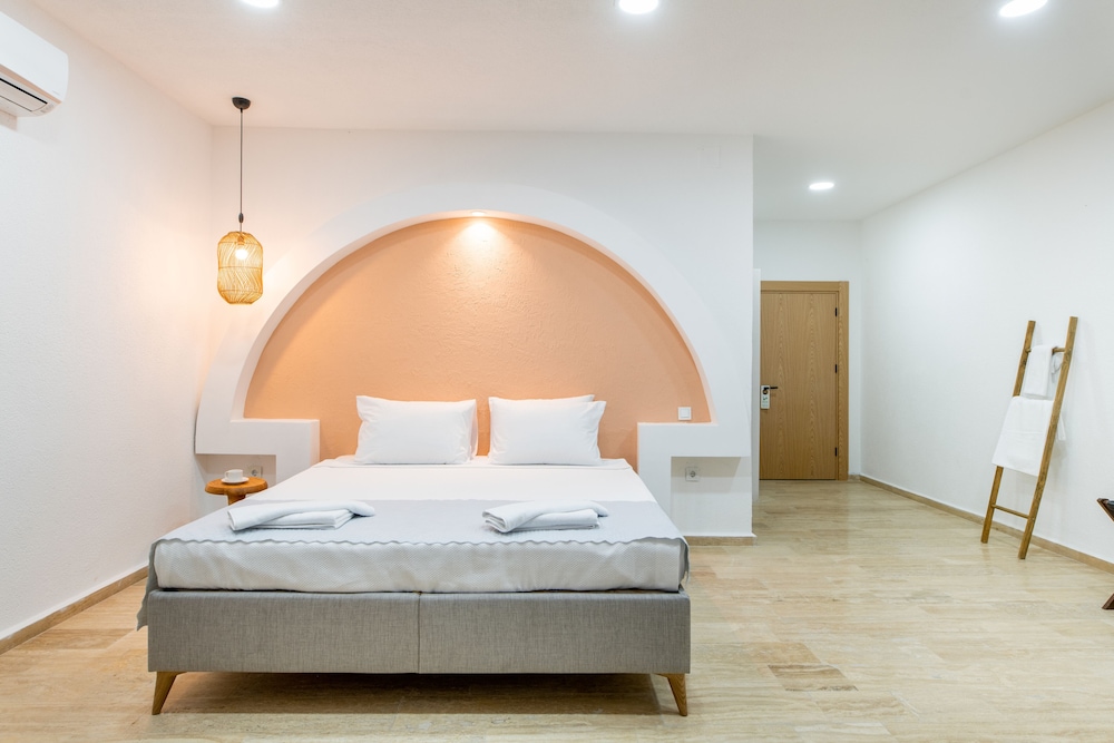 Deluxe Room - Photo 1