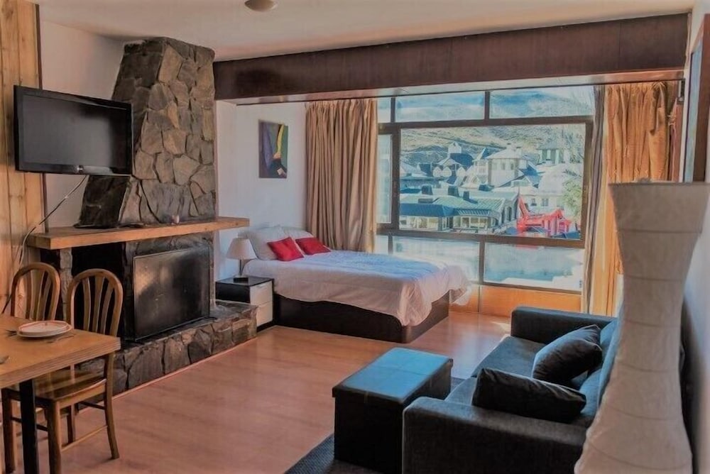 Estudio, Ladera de la montaña (Zona baja en la Plaza Principal)