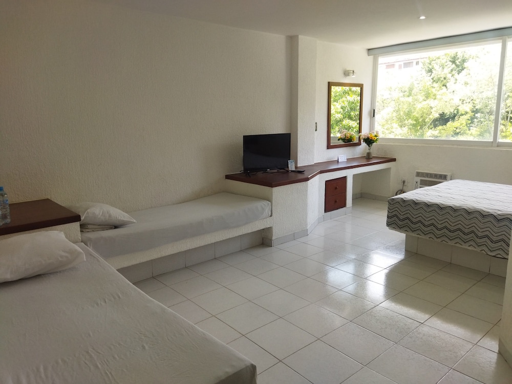 Standard Room, Street View - Photo 7