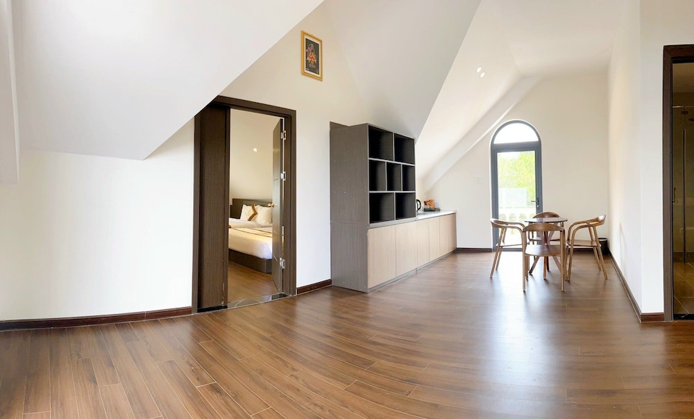 Family Room - Photo 5