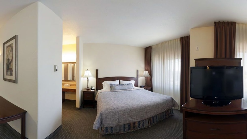 Suite, 1 King Bed - Photo 5