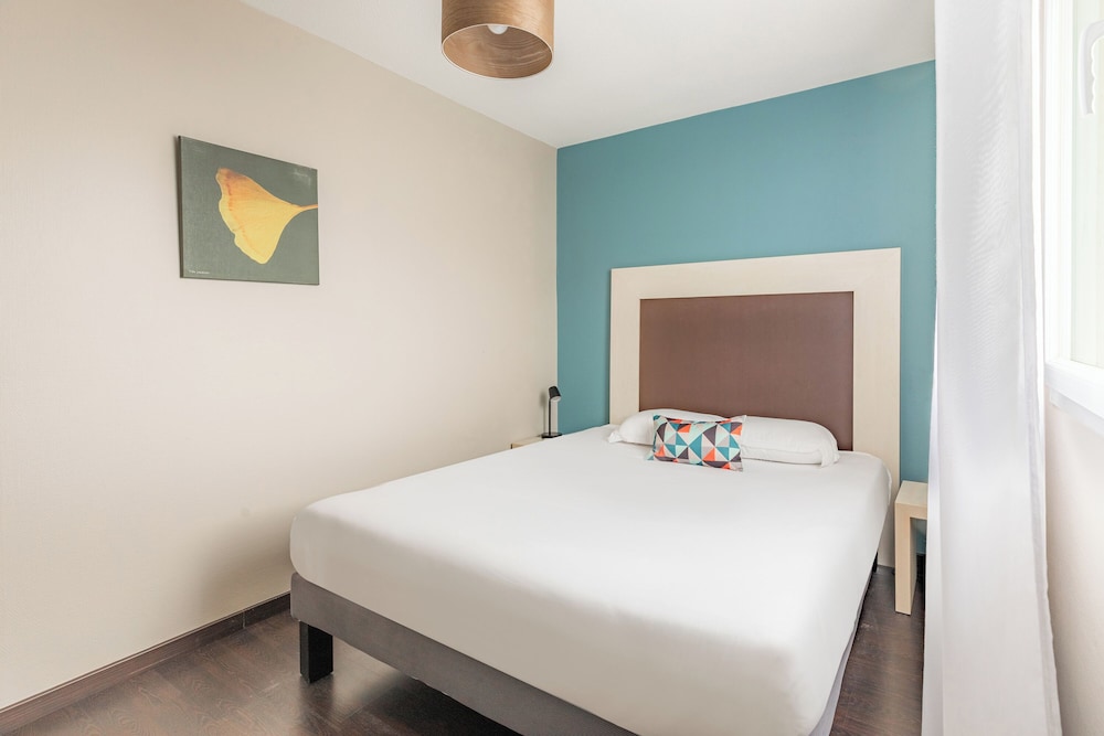 Basic Apartment, 2 Bedrooms - Photo 2