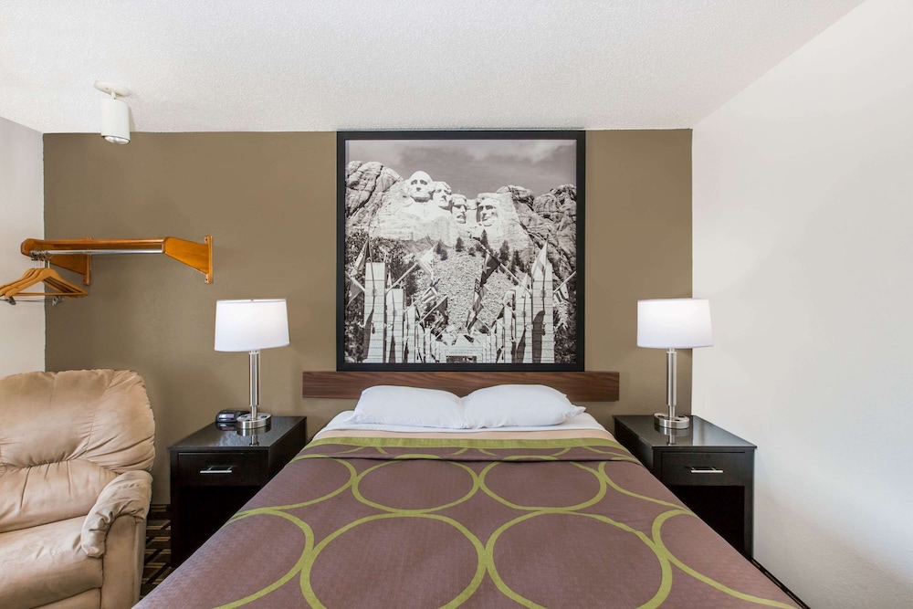 Standard Room, 1 Queen Bed, Non Smoking - Photo 4