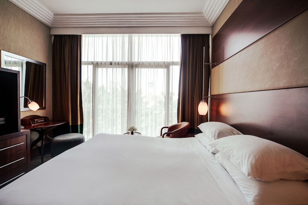 Deluxe Room, 1 King Bed (Balcony)