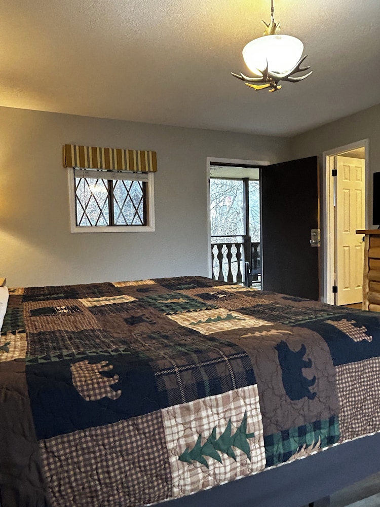Standard Room, 1 King Bed (Creekside) - Photo 8