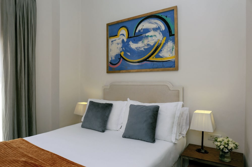 Executive Room - Photo 1
