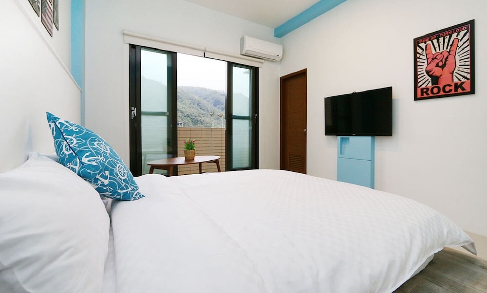 Double Room, Mountain View (202) photo 3