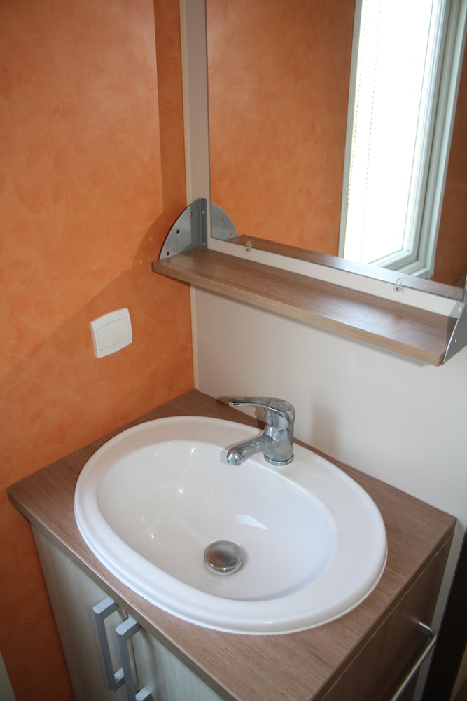 Mobile Home, 2 Bedrooms photo 3