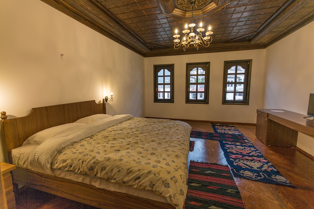 Deluxe Triple Room, City View photo 1