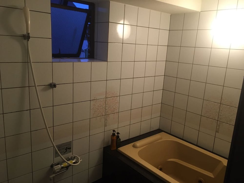 Twin Room - Photo 2