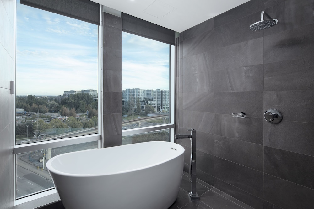 Executive Suite - Photo 6