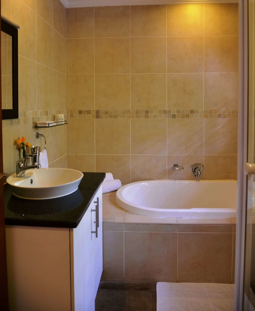 Standard Double Room - Photo 4