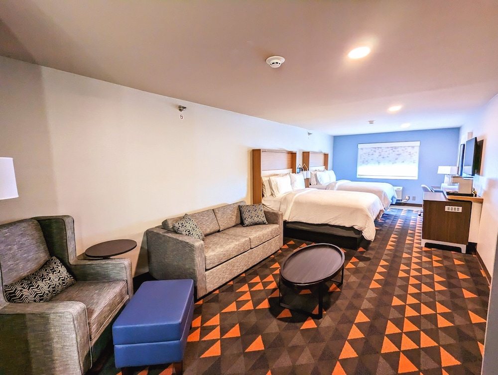 Suite, 1 Bedroom - Photo 1