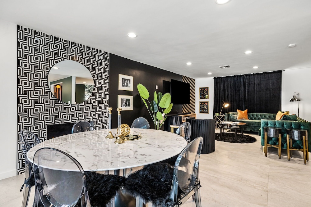 The Ritz - Luxury Home With Pool Speakeasy Bar, Billede 90
