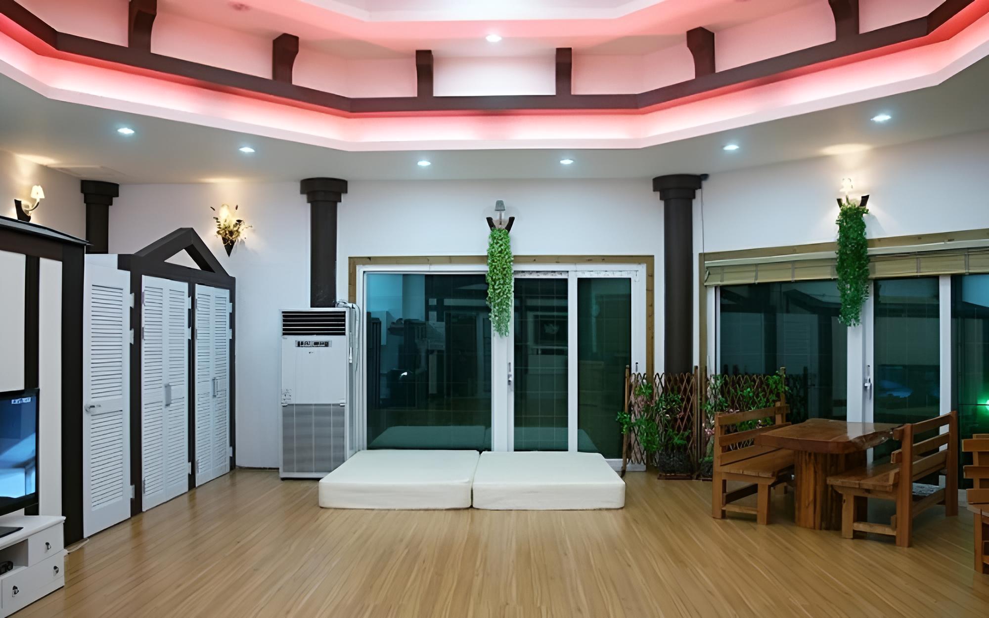 Room (Cafe Room) - Photo 4
