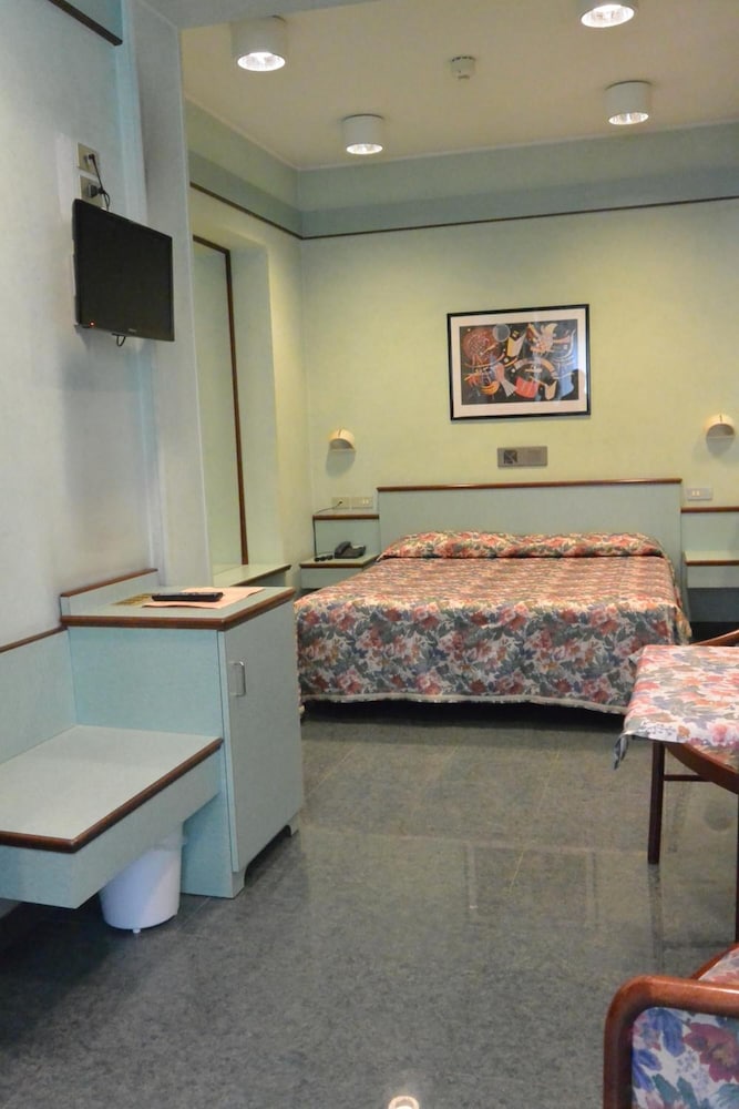 Economy Double Room - Photo 3