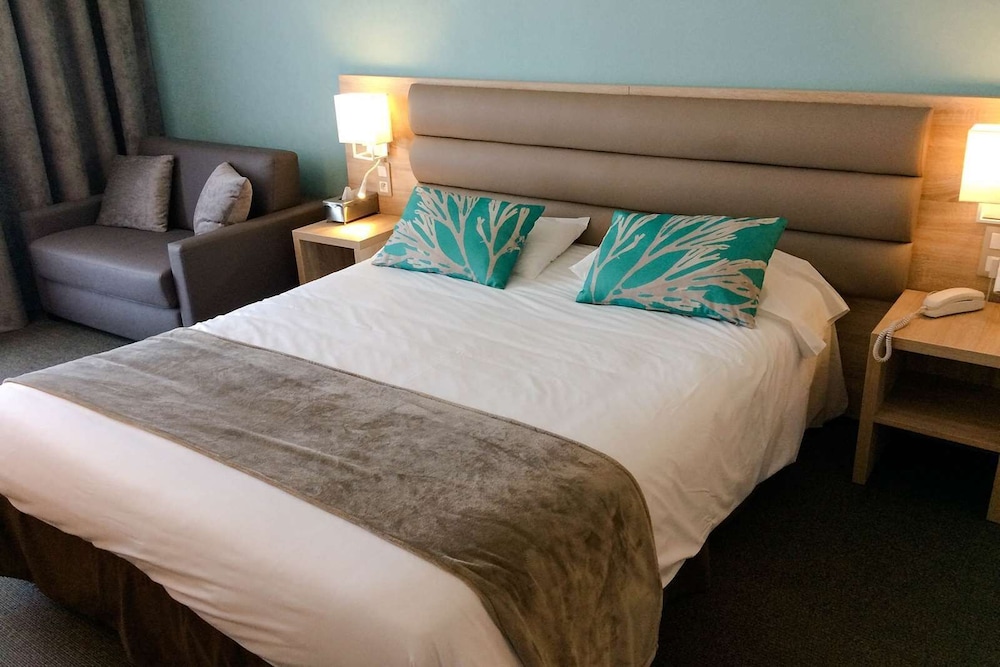 Comfort Triple Room, 1 Queen Bed with Sofa bed, Balcony, Sea View - Photo 8