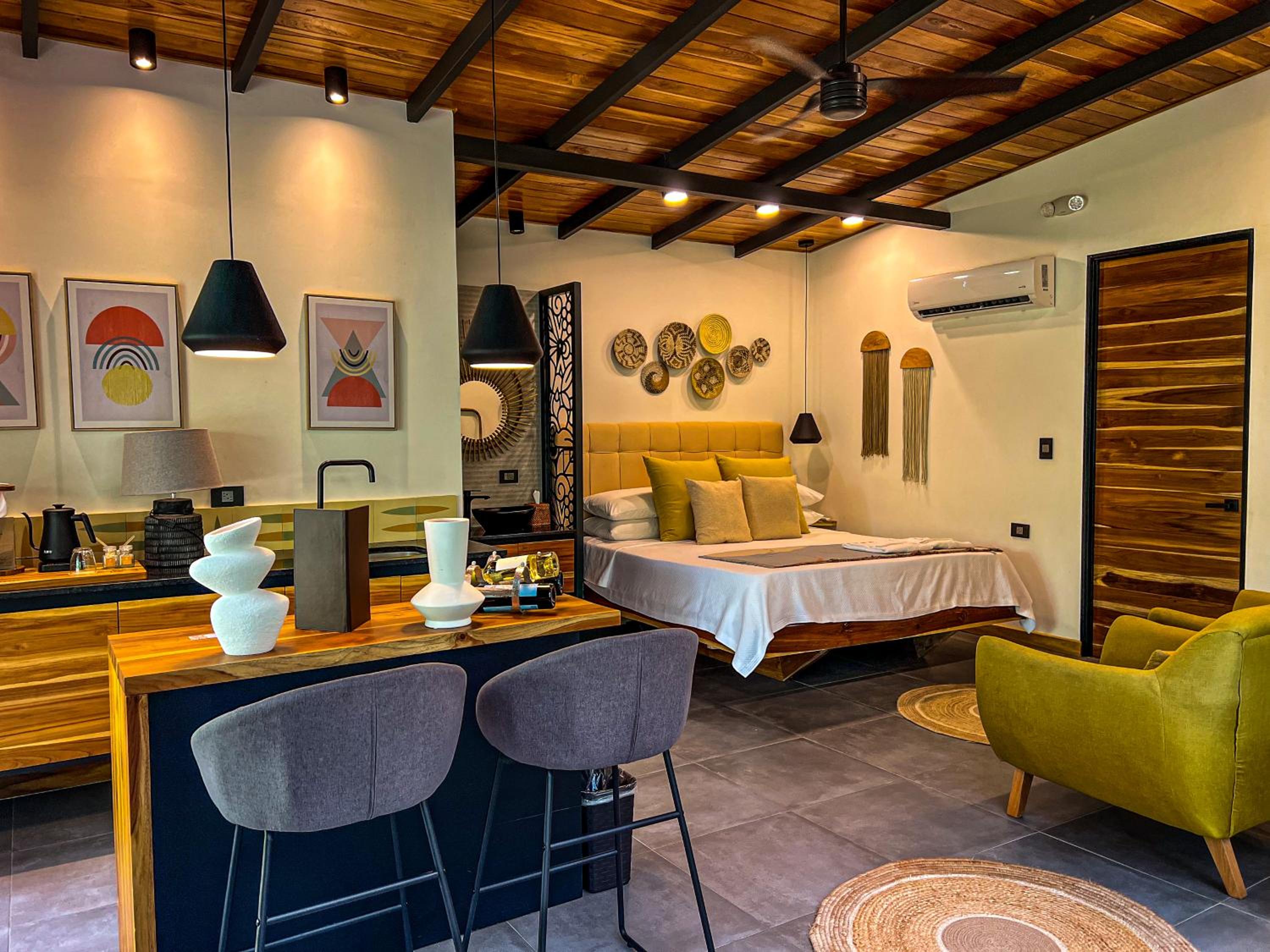 Superior Suite - Photo 7