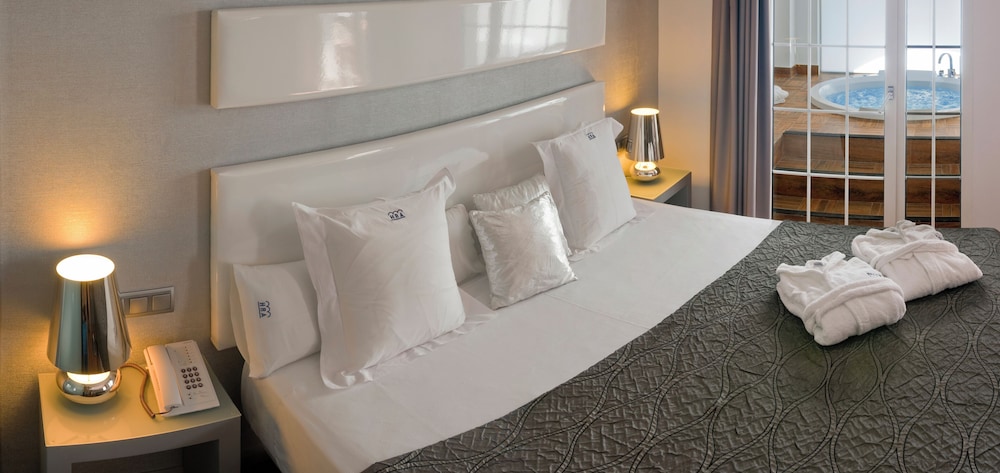 Studio Suite, 1 King Bed, Hot Tub - Photo 2