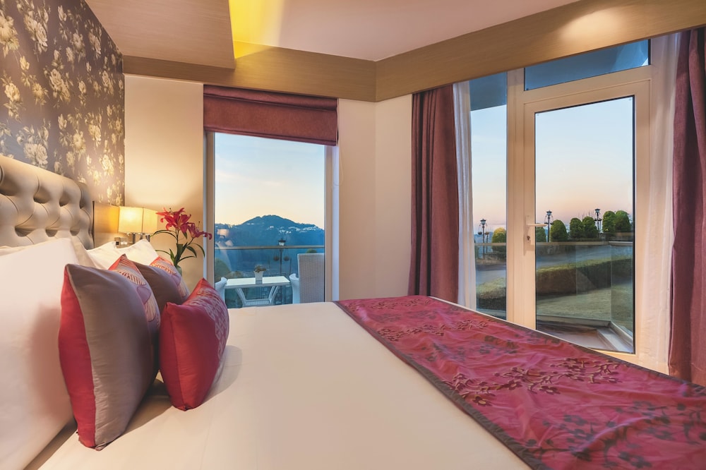 Deluxe Room, 1 King Bed (Superior Room) - Photo 7