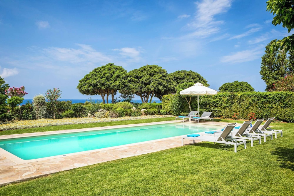 Villa (4 Bedrooms)