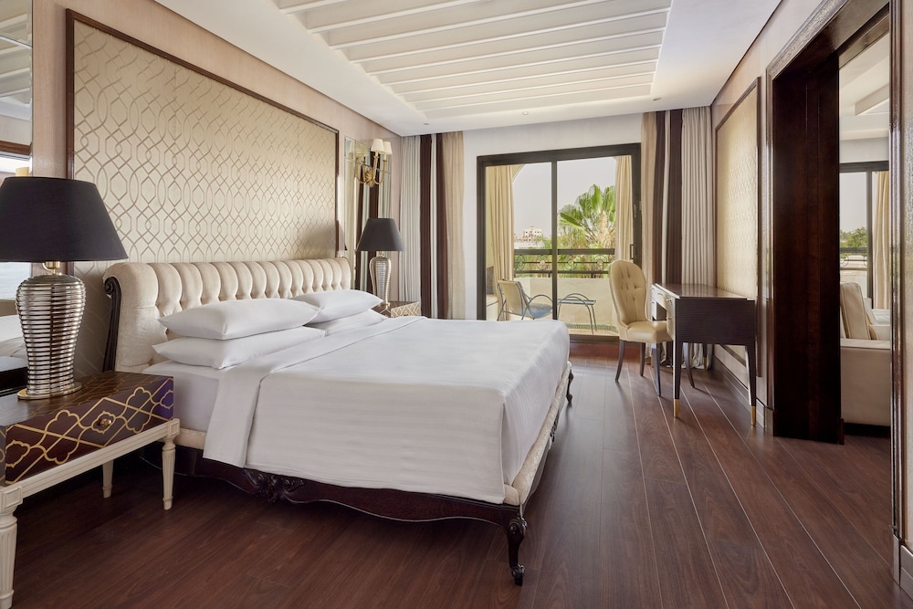 Suite, 1 King Bed, Balcony, Pool View - Photo 4