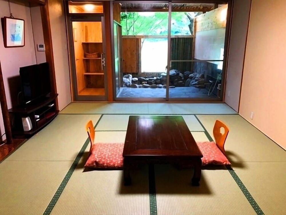 Room with Private Open-air Bath for 5 People