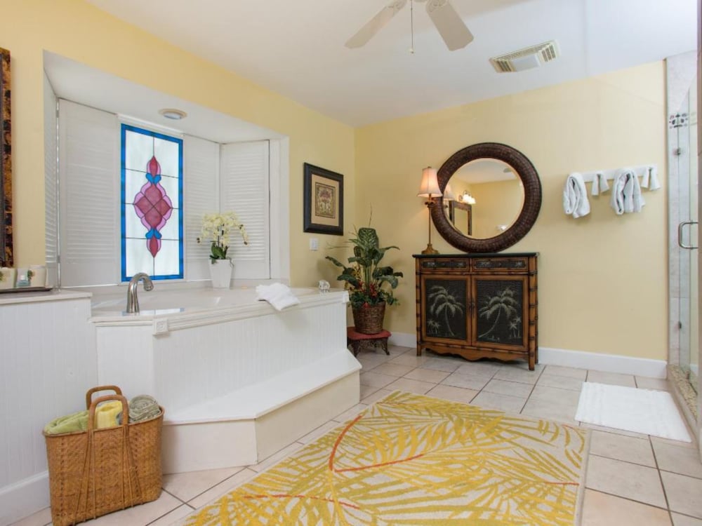 Porch with Ocean View, 1 King Bed, Spa Bath photo 3