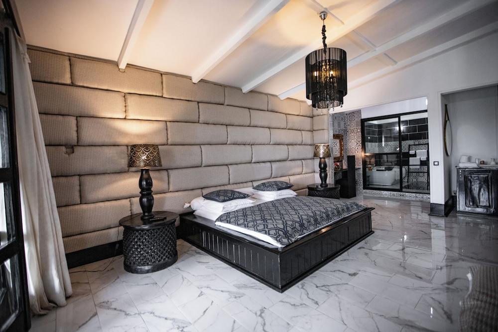 Presidential Room, 1 Bedroom, Pool Access, Canal View photo 2