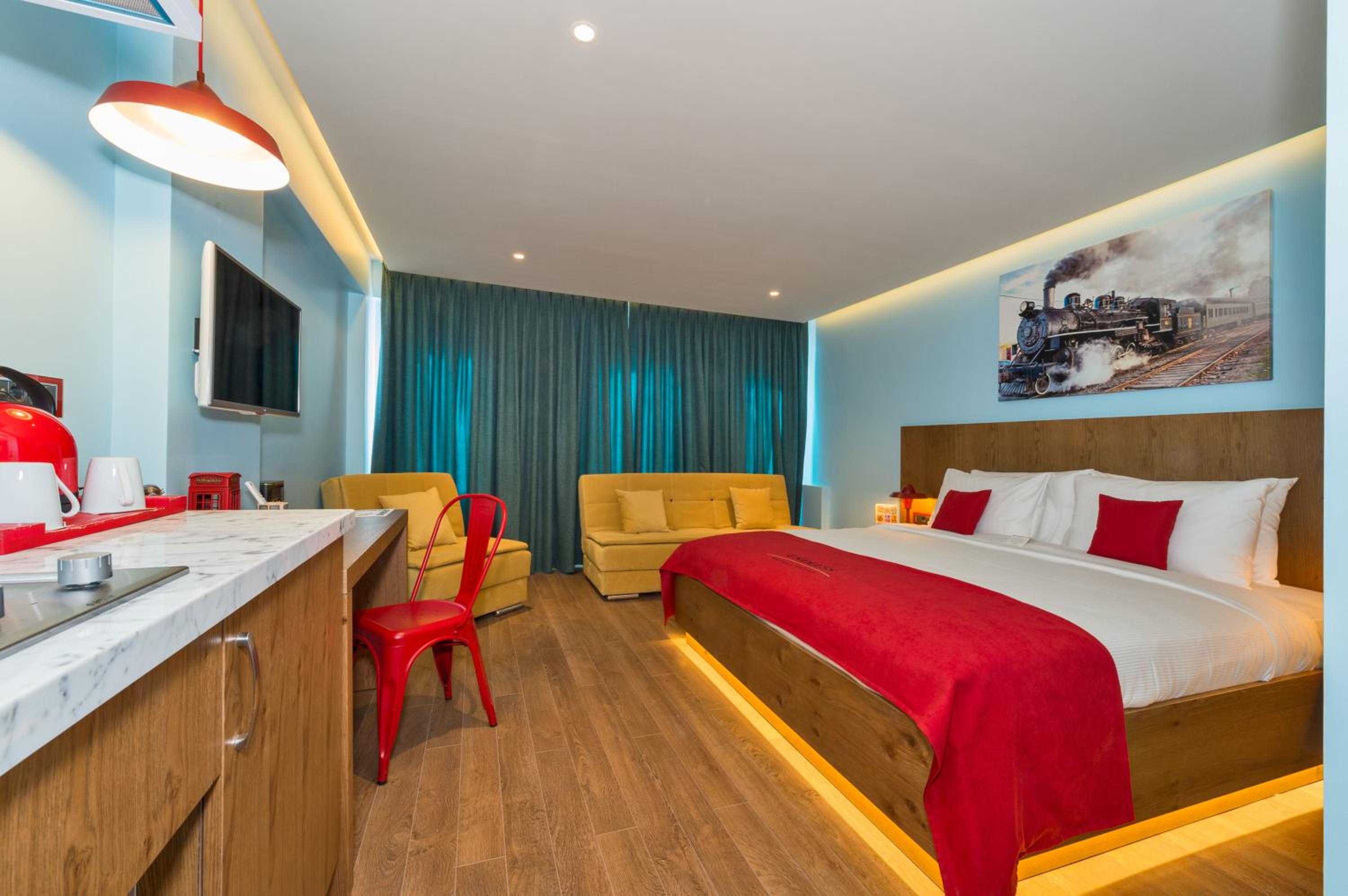 Deluxe Room with Kitchenette photo 1