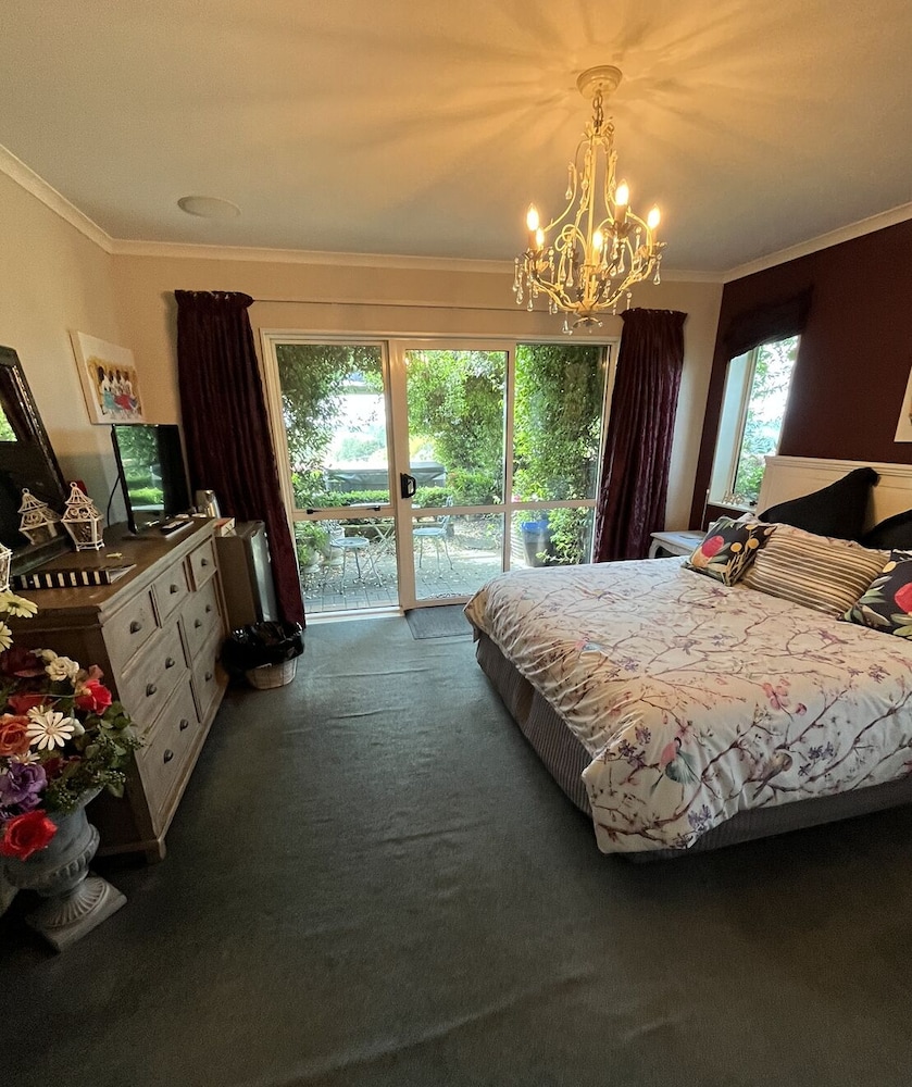 Honeymoon Room