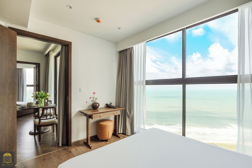 Honeymoon Room, Pool View