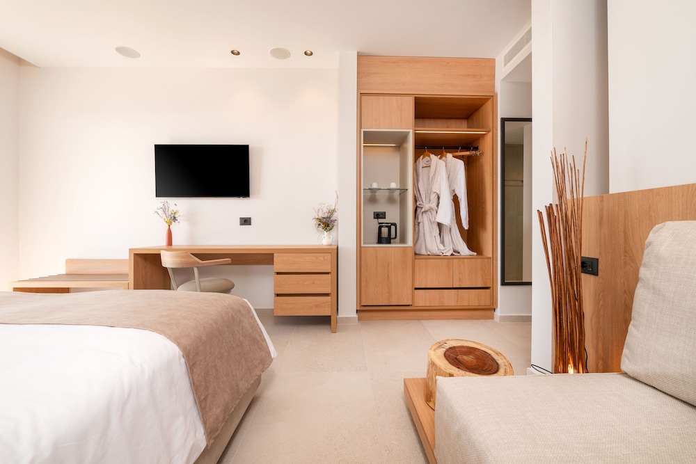 Junior Suite Sea Front Swim Up