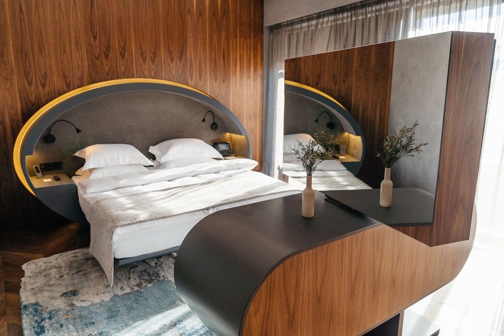Luxury Suite, 1 King Bed photo 1