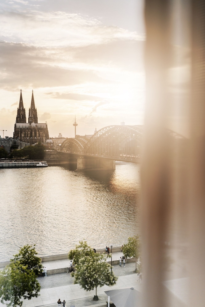 Suite, River View thumbnail 5